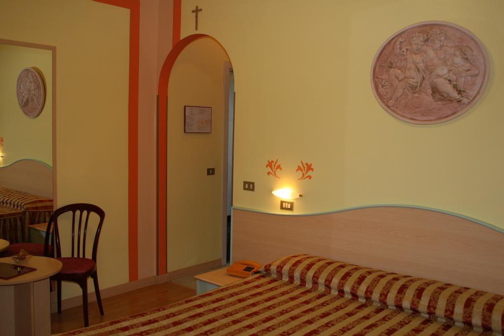 Hotel Alsazia Sirmione Phòng bức ảnh